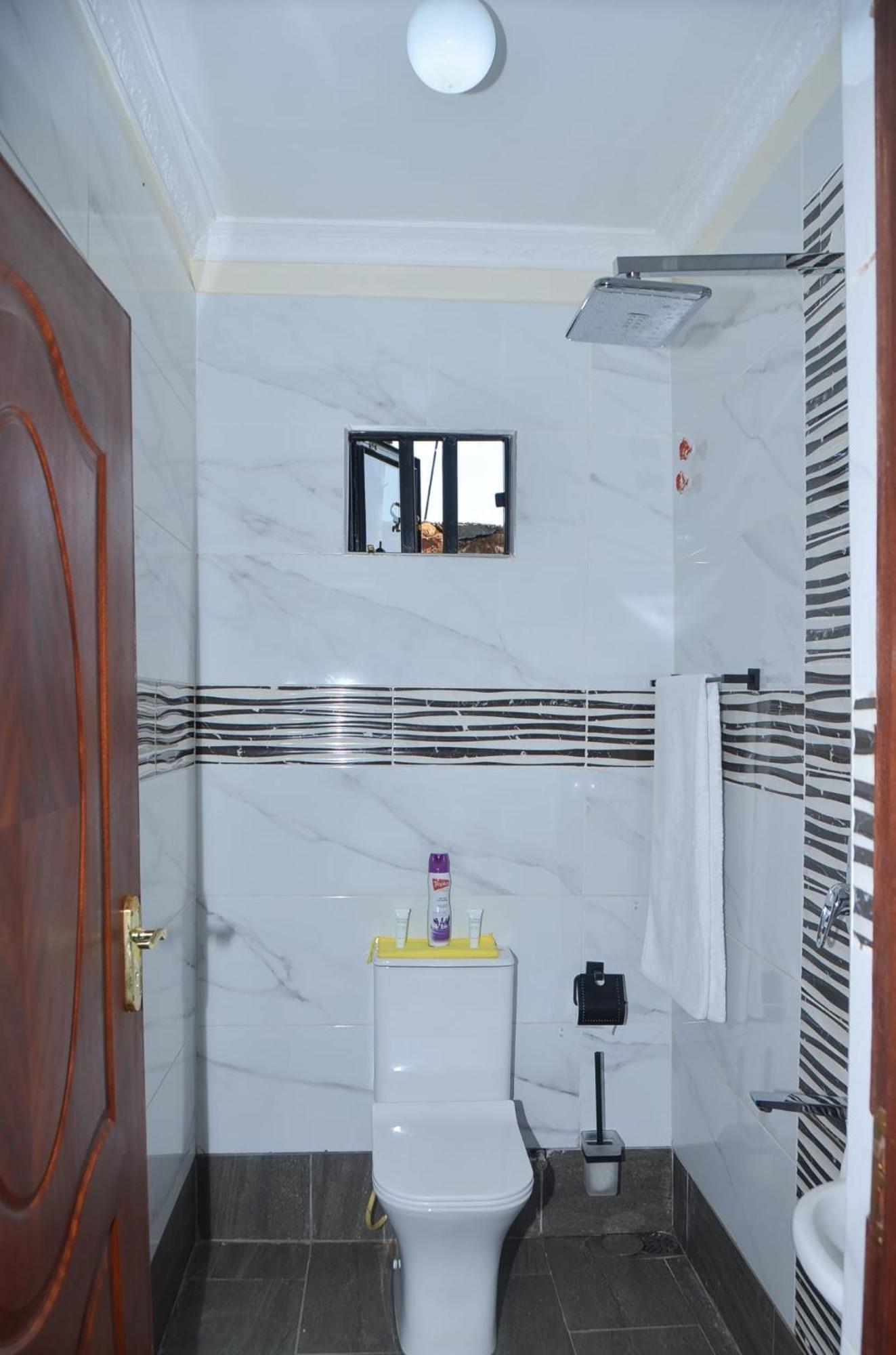 Prime Nomads Apartment Кисуму Екстериор снимка